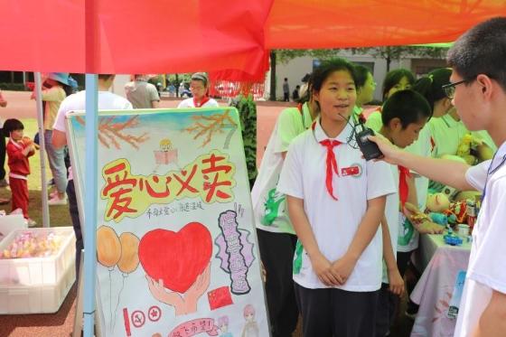 甜美奥莉吃甜点