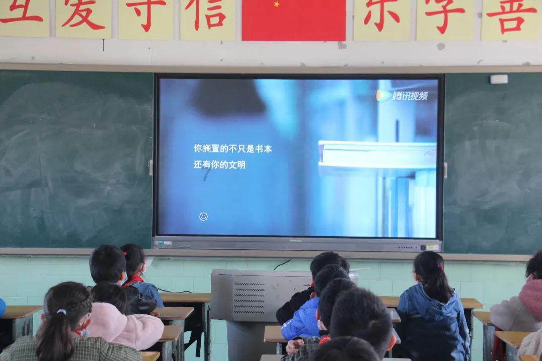 终于看不下去了?武磊前两场小组赛打门多次踢呲+空门不进