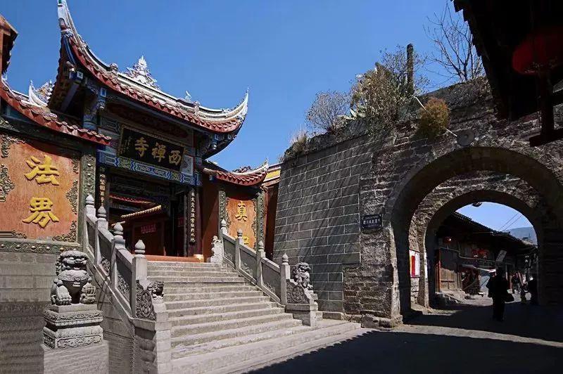 闲事雅器,龙眼奇木,根雕随形大圆桌